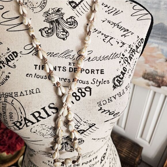 New Handmade Beaded Lei Natural Seashell Necklace. - Picture 6 of 13